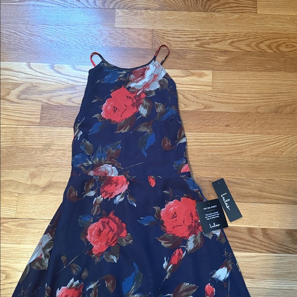 Lulu’s DEBUT NAVY BLUE FLORAL PRINT LACE UP MAXI DRESS size medium - Picture 4 of 9